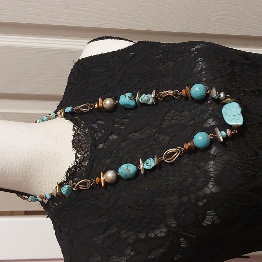 Laura Ashley Tustic Boho Southwestern Dyed Howlite Turquoise Bead Necklace - Picture 2 of 6